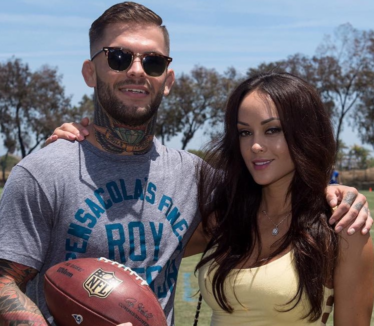 IMG/GIF Fighters with hot wives and girlfriends TMMAC The MMA